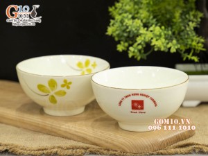 Bát cơm men kem họa tiết cỏ may mắn in logo