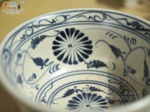 Bát cơm men rạn họa tiết hoa cúc