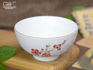 Bát cơm men trắng vẽ hoa Đào đỏ