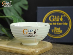 Bát cơm quà tặng Gốm 10, men kem vẽ hoa Đào đỏ