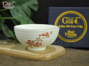 Bát cơm quà tặng Gốm 10, men kem vẽ hoa Đào đỏ