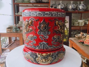 Bát hương kèm chân kê đắp nổi rồng phi 18cm men đỏ (Mệnh Hỏa)