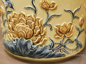 Bát hương men hoàng tộc đắp nổi Sen Cát Tường viền hoa, đường kính 20cm