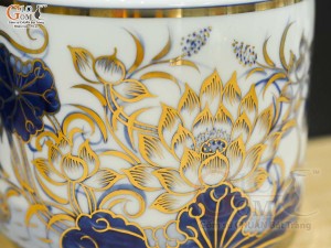 Bát hương men lam vẽ Sen Đại Cát vẽ vàng 24k, đường kính 14cm
