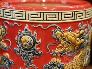 Bát hương men màu đắp nổi Rồng Như Ý nền đỏ, đường kính 20cm