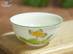 Bát mắm men kem vẽ hoa Sen vàng