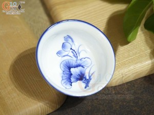 Bát mắm men trắng vẽ hoa Sen tràm