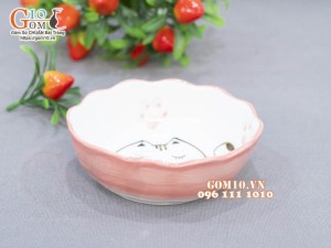 Bát miệng lượn men trắng vẽ mèo chỉ hồng, đường kính 13cm