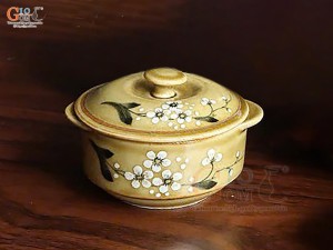 Bát nắp men hoàng thổ vẽ hoa Đào, đường kính 12cm