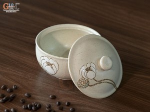 Bát nắp men kem tấm vẽ Bạch Liên, đường kính 14cm