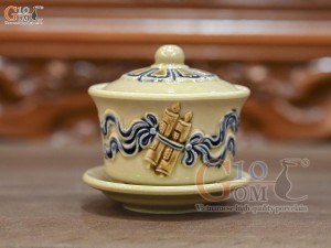 Bát sâm cuốn thư đắp nổi men hoàng tộc, đường kính 8,5cm