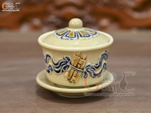 Bát sâm cuốn thư đắp nổi men hoàng tộc, đường kính 8,5cm