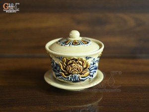 Bát sâm đắp nổi hoa sen men hoàng tộc, đường kính 8,5cm