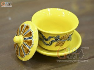 Bát sâm men màu đắp nổi cuốn thư nền vàng