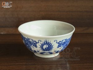 Bát thờ Long Trấn men lam họa tiết Rồng