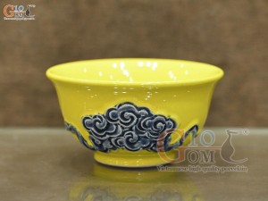Bát thờ men màu đắp nổi cuốn thư nền vàng