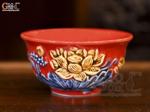 Bát thờ men màu đắp nổi Sen Cát Tường nền đỏ Bát thờ men màu đắp nổi Sen Cát Tường nền đỏ