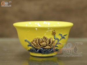 Bát thờ men màu đắp nổi Sen Cát Tường nền vàng