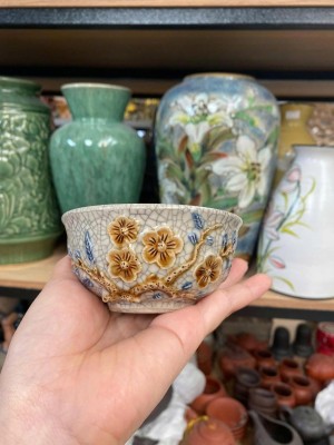 Bát thờ men rạn đắp hoa đào, đường kính 10cm