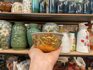 Bát thờ men rạn đắp nổi sen cát tường dát vàng 24k