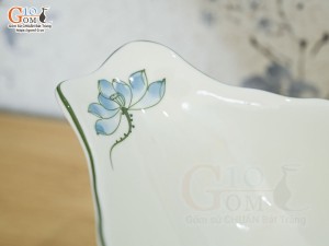 Bát thuyền men kem vẽ hoa Sen xanh 30x17cm
