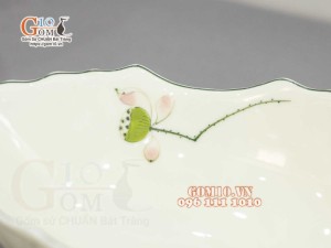 Bát thuyền sâu men kem vẽ hoa Đài Sen, 30x17cm