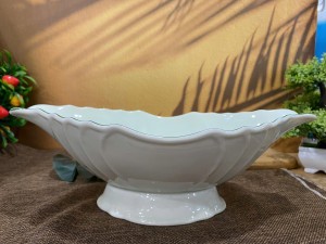 Bát thuyền sâu men kem vẽ Trúc Chuồn, 30x17cm