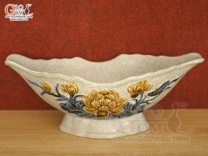 Bát thuyền sâu men rạn đắp nổi hoa sen Cát Tường, 30x17cm