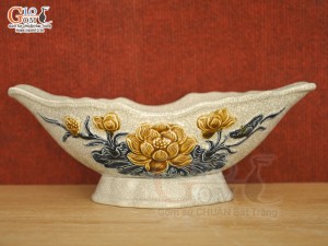 Bát thuyền sâu men rạn đắp nổi hoa sen Cát Tường, 30x17cm