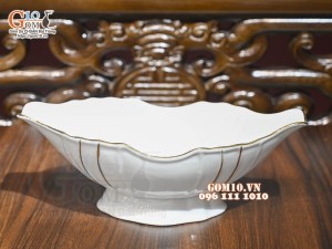 Bát thuyền sâu men trắng kẻ chỉ vàng kim 30x17cm