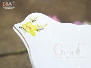 Bát thuyền sâu men trắng vẽ hoa Mai vàng, 31x16cm