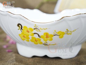 Bát thuyền sâu men trắng vẽ hoa Mai vàng, 31x16cm