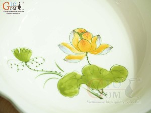Bát tô hoa men kem vẽ hoa Sen vàng, đường kính 19cm