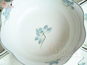 Bát tô hoa sen xanh men kem phi 22cm