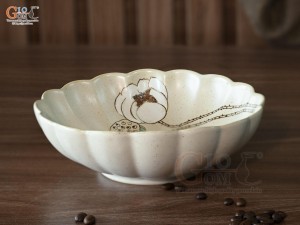 Bát tô khum hoa cúc men kem tấm vẽ Bạch Liên, đường kính 18cm