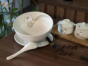 Bát tô phở men kem tấm vẽ Bạch Liên kèm set gia vị nhà hàng, đường kính 18cm