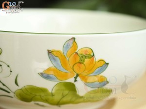 Bát tô sâu men kem vẽ hoa Sen vàng, đường kính 18cm