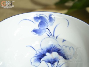 Bát tô yêu men trắng vẽ hoa sen tràm, đường kính 18cm