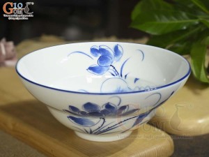 Bát tô yêu men trắng vẽ hoa sen tràm, đường kính 18cm