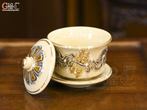 Bát trà sâm men hoàng tộc đắp nổi cuốn thư vẽ vàng 24k, đường kính 8,5cm