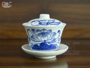 Bát trà sâm men lam vẽ Sen Đại Cát, đường kính 8cm