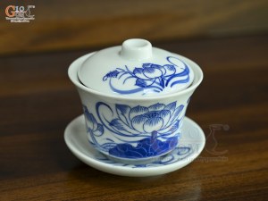 Bát trà sâm men lam vẽ Sen Đại Cát, đường kính 8cm