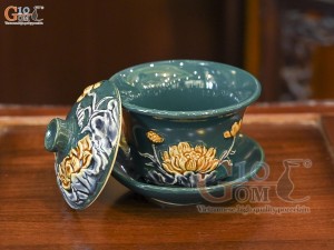 Bát trà sâm men màu đắp nổi Sen Cát Tường nền xanh lục bảo, đường kính 12cm