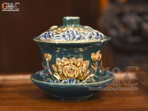 Bát trà sâm men màu đắp nổi Sen Cát Tường nền xanh lục bảo vẽ vàng 24k, đường kính 8,5cm