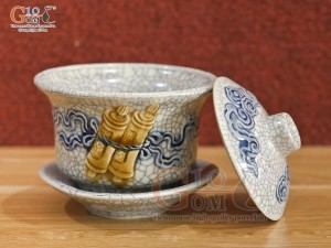 Bát trà sâm men rạn đắp nổi cuồn thư, đường kính 10cm