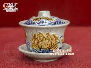 Bát trà sâm men rạn đắp nổi Sen Cát Tường, đường kính 10cm