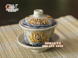 Bát trà sâm men rạn đắp nổi Sen Tài Lộc, đường kính 10cm