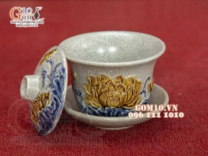 Bát trà sâm men rạn đắp nổi Sen Cát Tường, đường kính 10cm