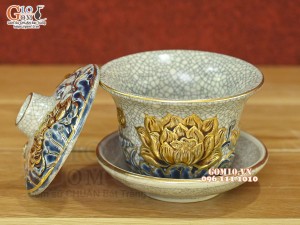 Bát trà sâm men rạn đắp nổi Sen Cát Tường vẽ vàng 24k, đường kính 10cm