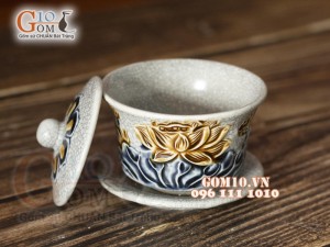 Bát trà sâm men rạn đắp nổi sen, đường kính 8cm